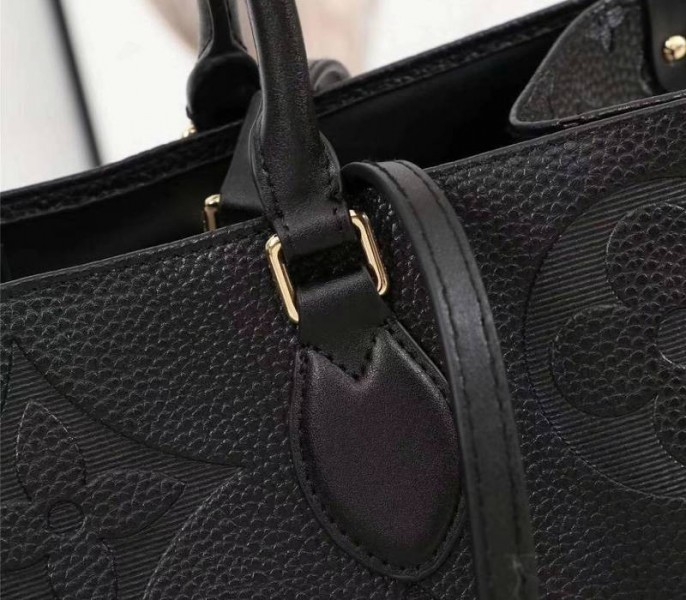 L0vis Vvtt0n Monogram Empreinte Giant Onthego GM Tote In Black