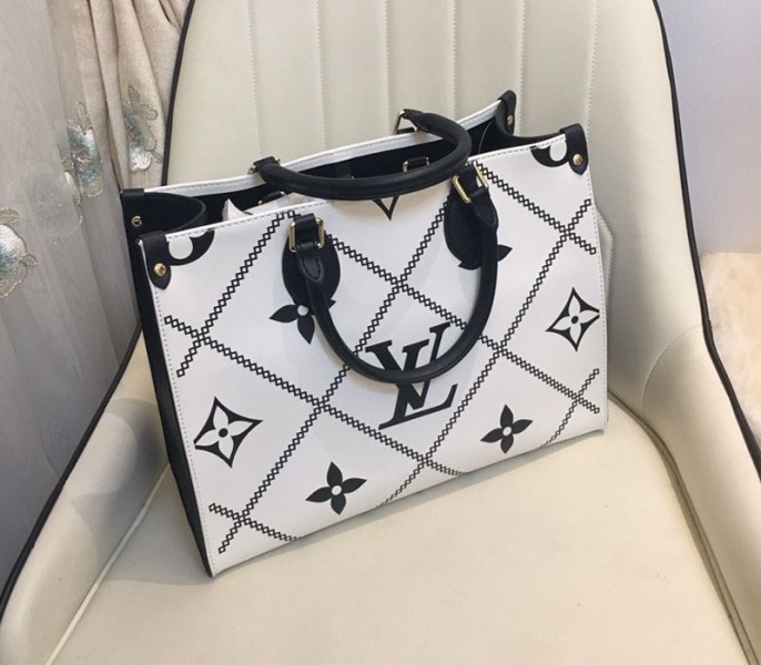 L0vis Vvtt0n Spring 2022 Monogram Empreinte Onthego MM Tote In Cream