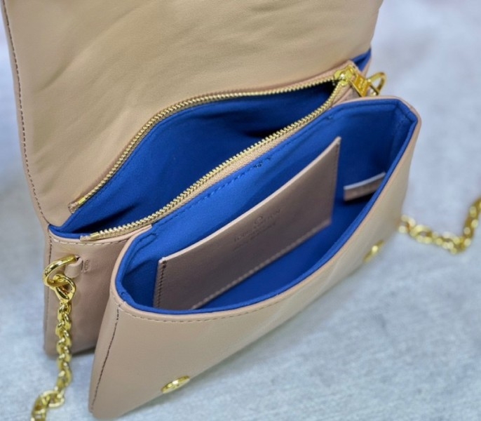 L0vis Vvtt0n Coussin Pochette In Camel