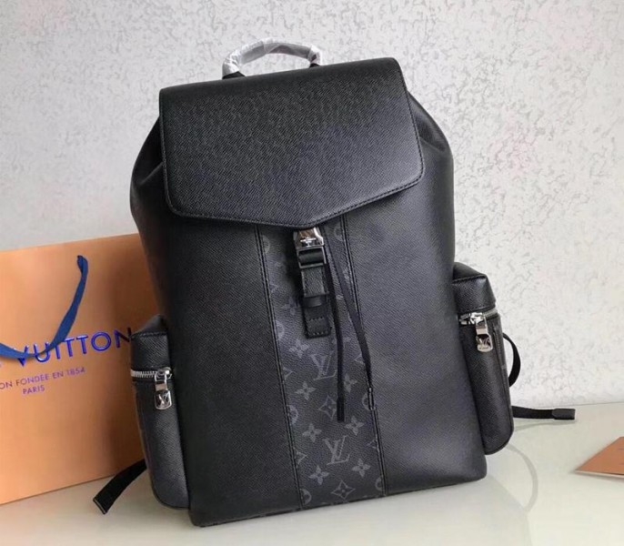 L0vis Vvtt0n Taiga Leather Outdoor Backpack In Eclipse Black
