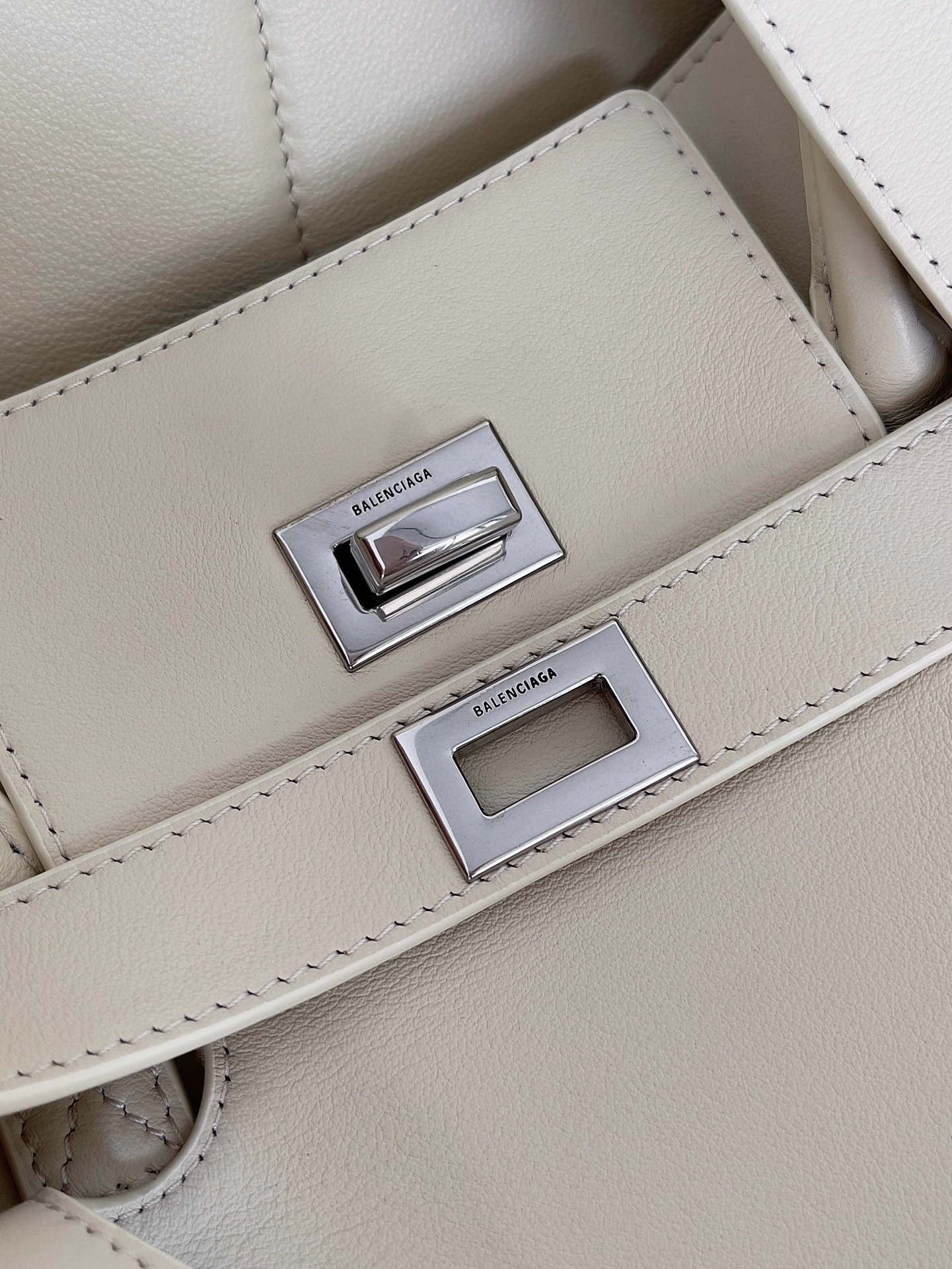 Knockoff Ba1en*iaga Bel Air Carry All Medium Bag Beige Calfskin