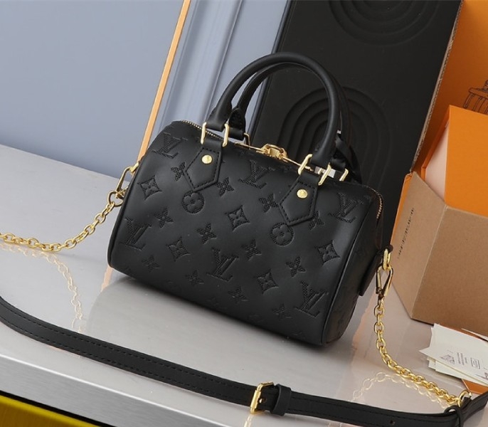 L0vis Vvtt0n Other Leathers Speedy Bandouliere 20 Handbag In Black