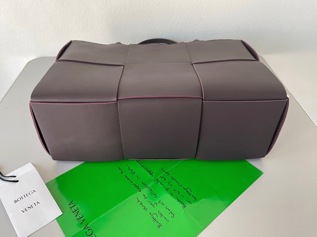 Fake B0tt*ga Ven*ta Arco Medium Tote Fondant
