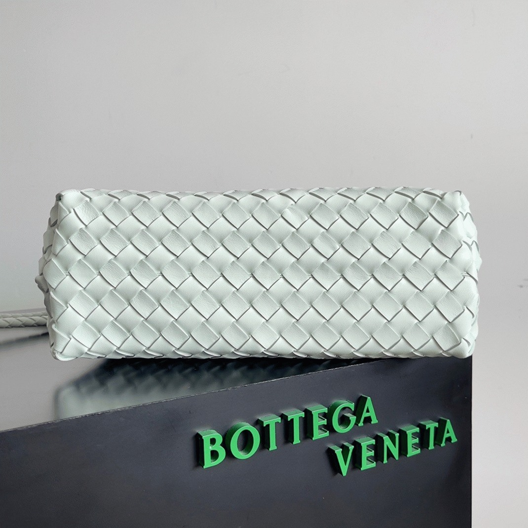 Fake B0tt*ga Ven*ta Andiamo Medium Bag Glacier