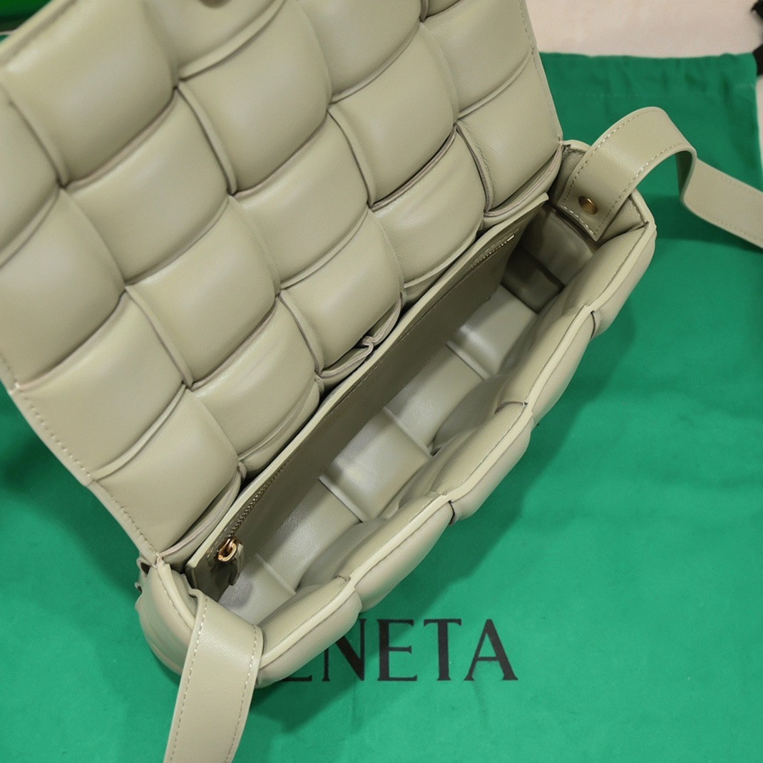 Top Quality Knockoff B0tt*ga Ven*ta Padded Cassette Bag In Travertine