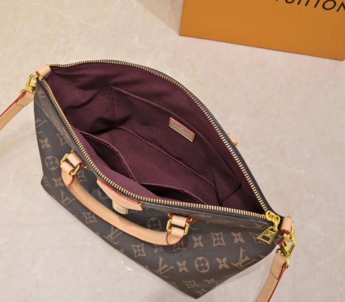 L0vis Vvtt0n Monogram Canvas Boetie MM Tote