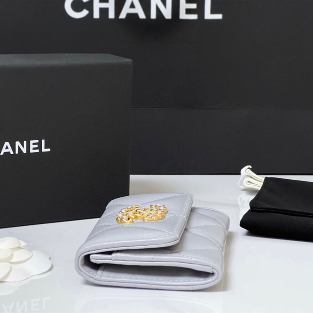 Ch**el 19 flap card holder