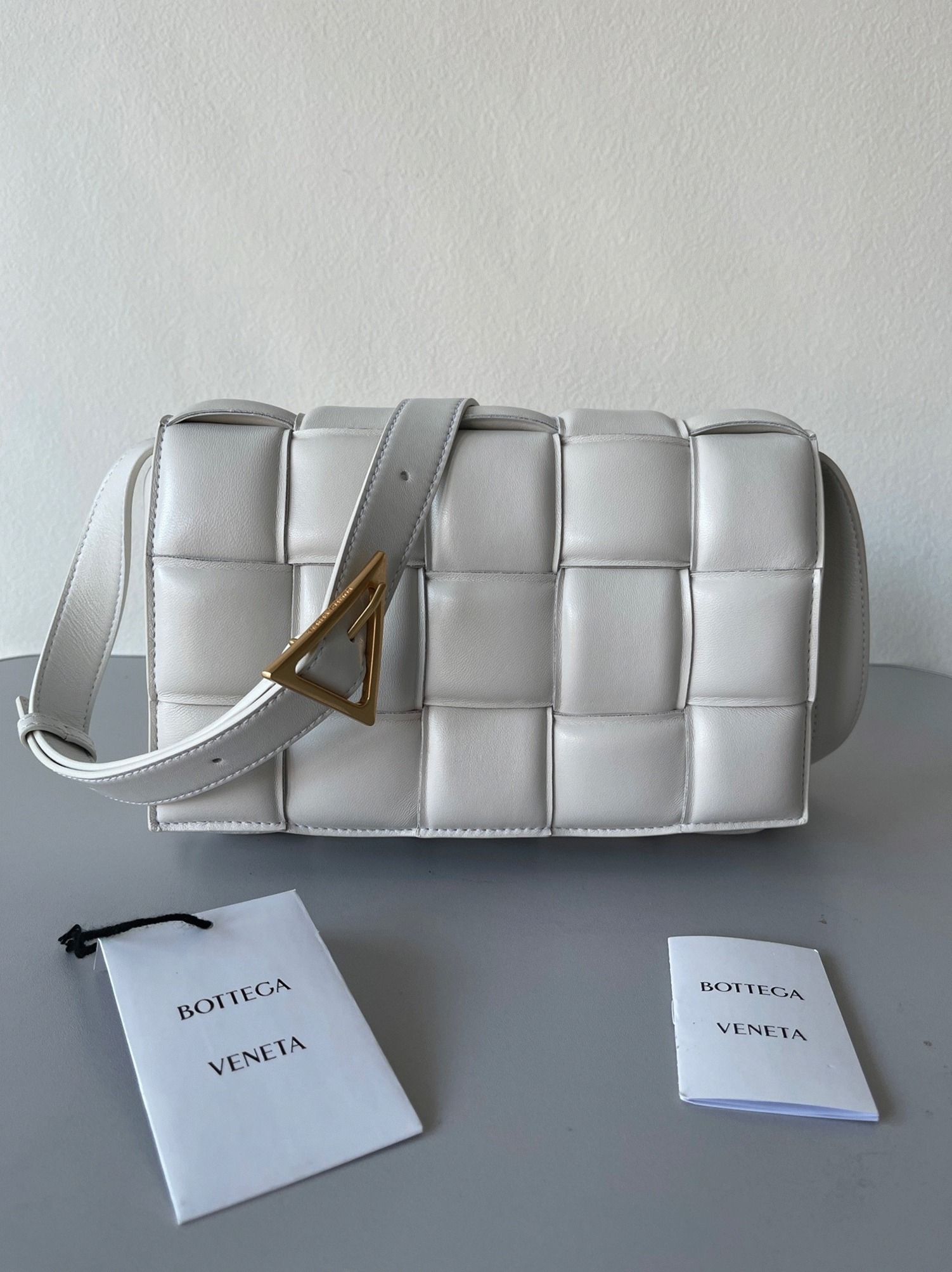 Top Quality Replica B0tt*ga Ven*ta Padded Cassette Bag In White