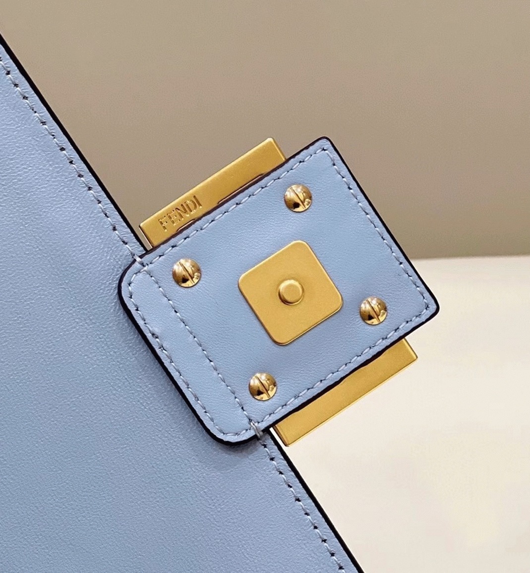 Top Quality Replica F**di Baguette Chain Midi Bag In Blue