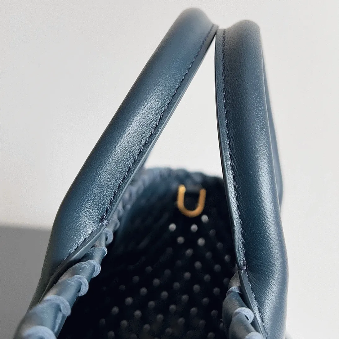 Top Quality Fake B0tt*ga Ven*ta Cabat Mini Bag In Navy Blue Intrecciato Lambskin