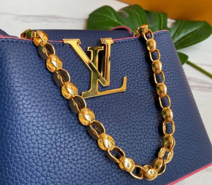 L0vis Vvtt0n Capucines Mini Chain Bag In Navy Blue