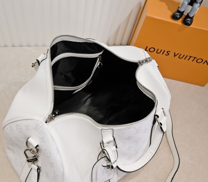 L0vis Vvtt0n Taiga Leather Keepall Bandouliere 50 Travel Bag In White