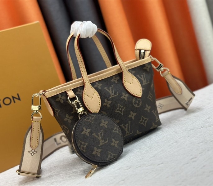 L0vis Vvtt0n Monogram Canvas Neverfull BB Tote In Beige