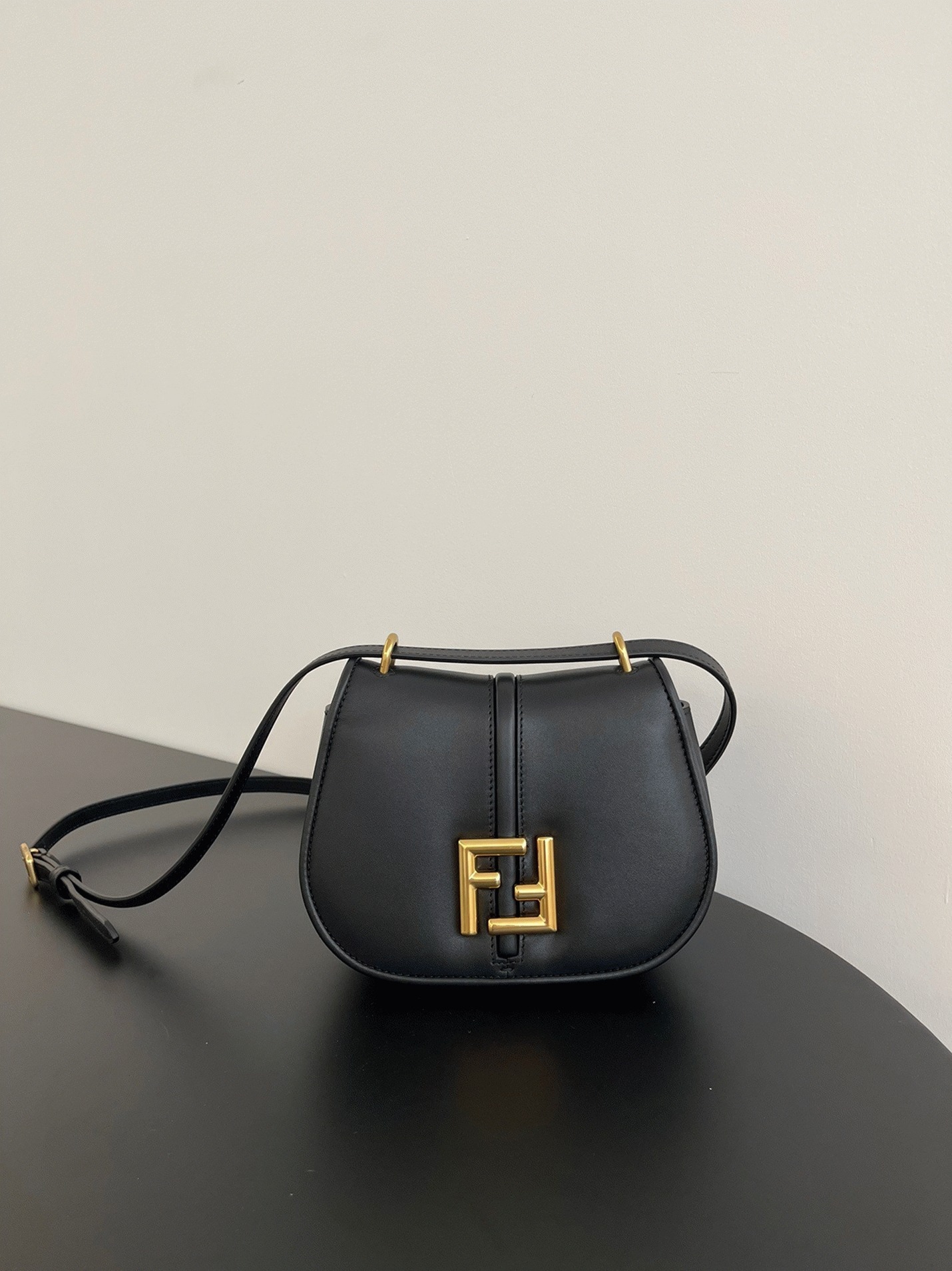 Top Quality Replica F**di C’mon Small Bag in Black