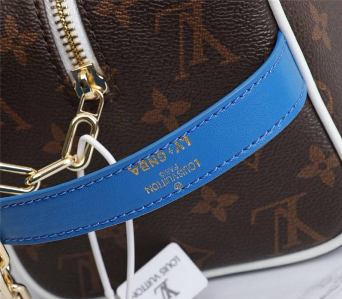 L0vis Vvtt0n X NBA Cloakroom Dopp Kit Bag
