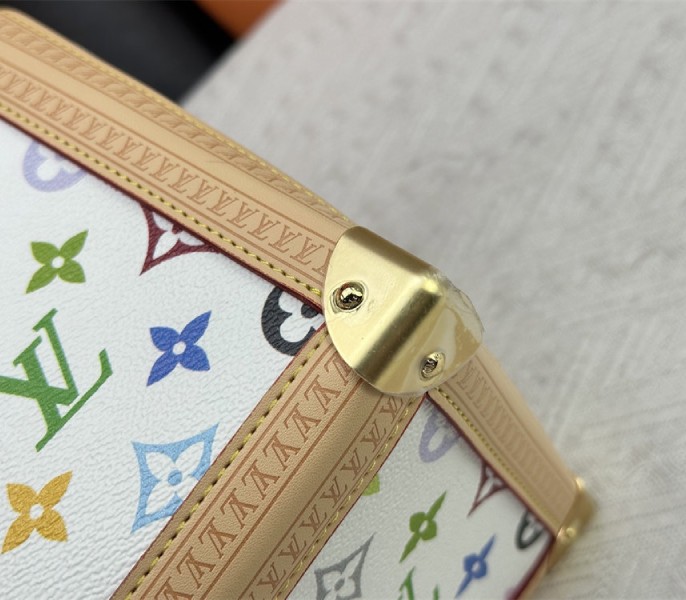 L0vis Vvtt0n X TM Multicolored Onthego MM In White