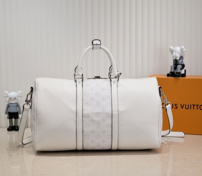 L0vis Vvtt0n Taiga Leather Keepall Bandouliere 50 Travel Bag In White
