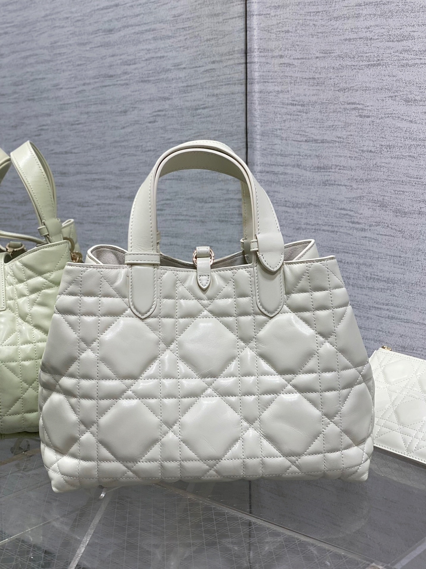 D10r Toujours Medium Bag Knockoff in White Macrocannage Calfskin
