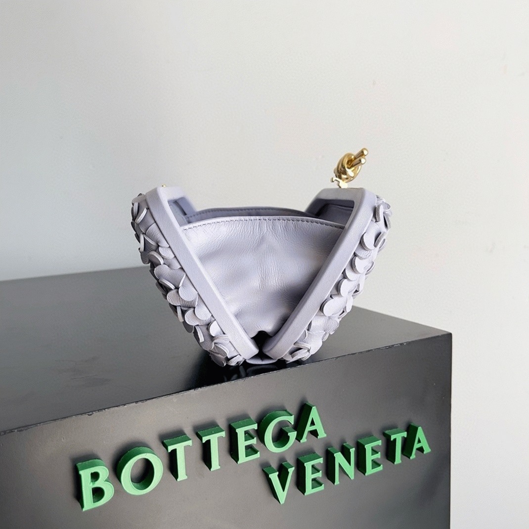 Replica B0tt*ga Ven*ta Knot Minaudiere Clutch Oyster Sequins