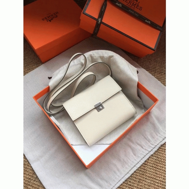 White top knockoff H**me5 Clic wallet with strap