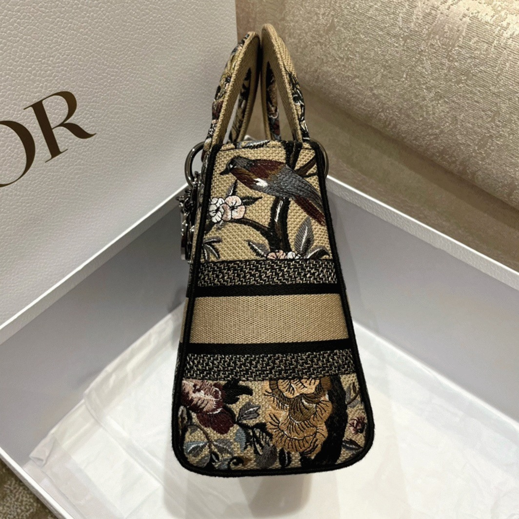 D10r Lady D-Lite Medium Bag Fake in Beige Jardin d Hiver Embroidery