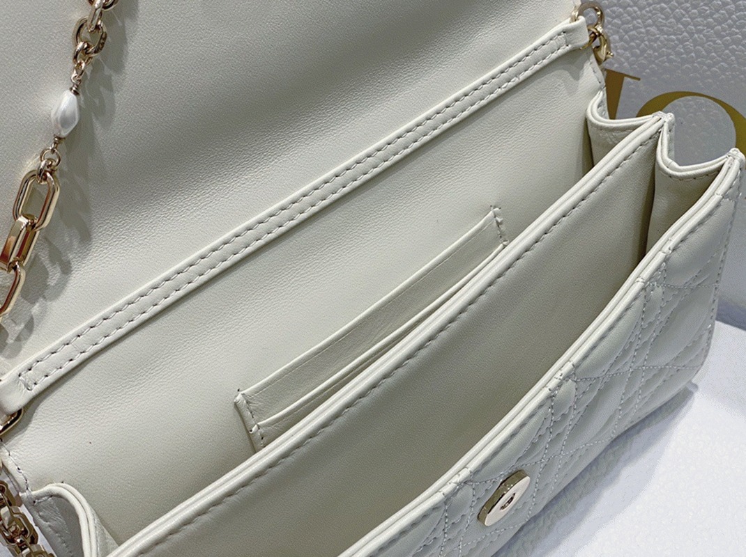 D10r Miss D10r Mini Bag Fake in White Cannage Lambskin