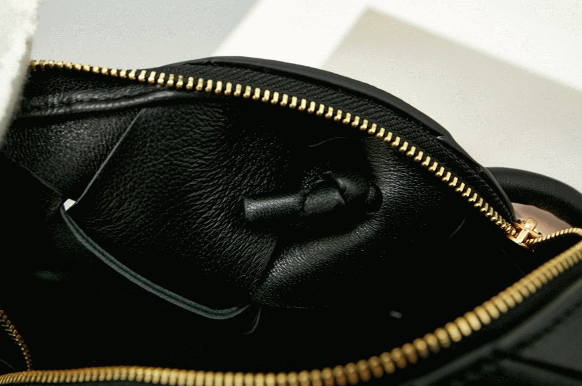 Replica B0tt*ga Ven*ta Mini Cassette Camera Bag Black