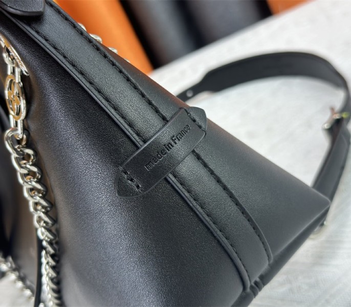 L0vis Vvtt0n X TM CarryAll Vibe BB In Black
