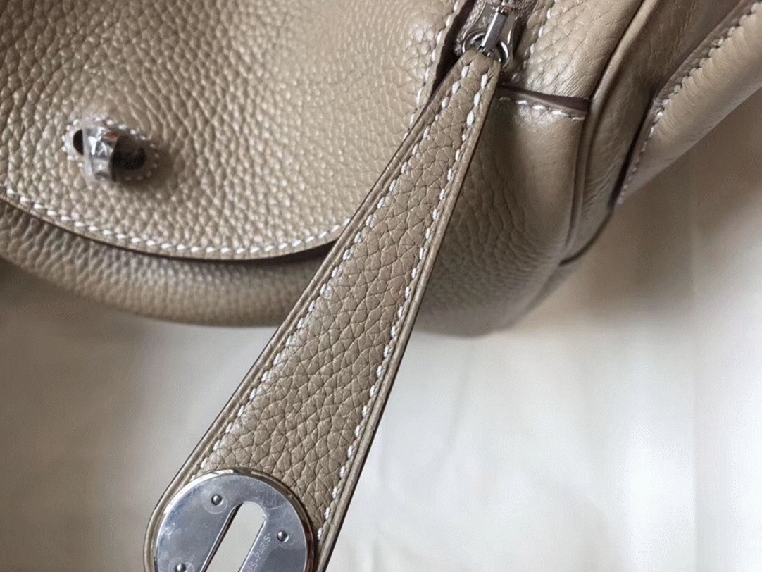 Knockoff H**me5 Lindy bag 26cm in gris tourterelle