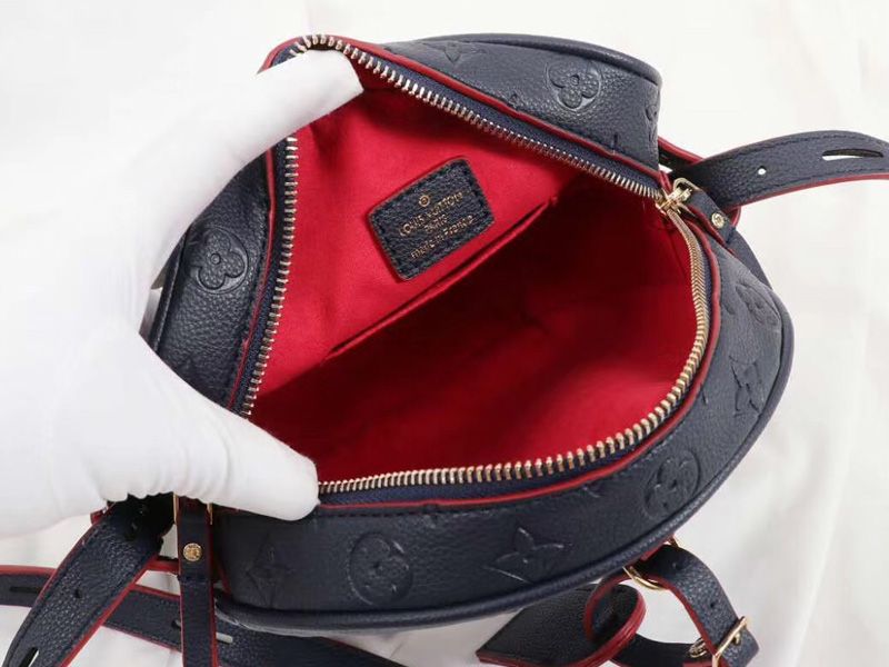 L0vis Vvtt0n Monogram Empreinte Boite Chapeau Souple MM Bag In Navy Blue