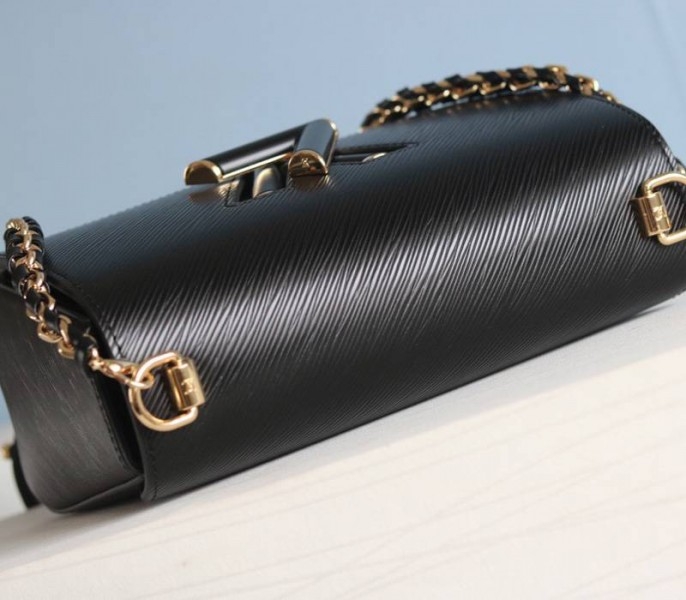 L0vis Vvtt0n Epi Leather Twist MM Bag In Black
