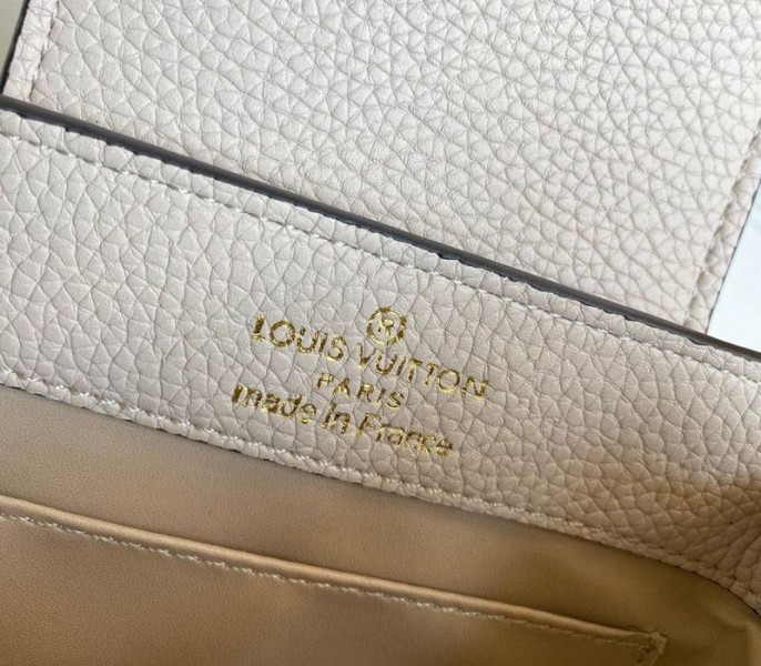 L0vis Vvtt0n Capucines Mini Chain Bag In Beige