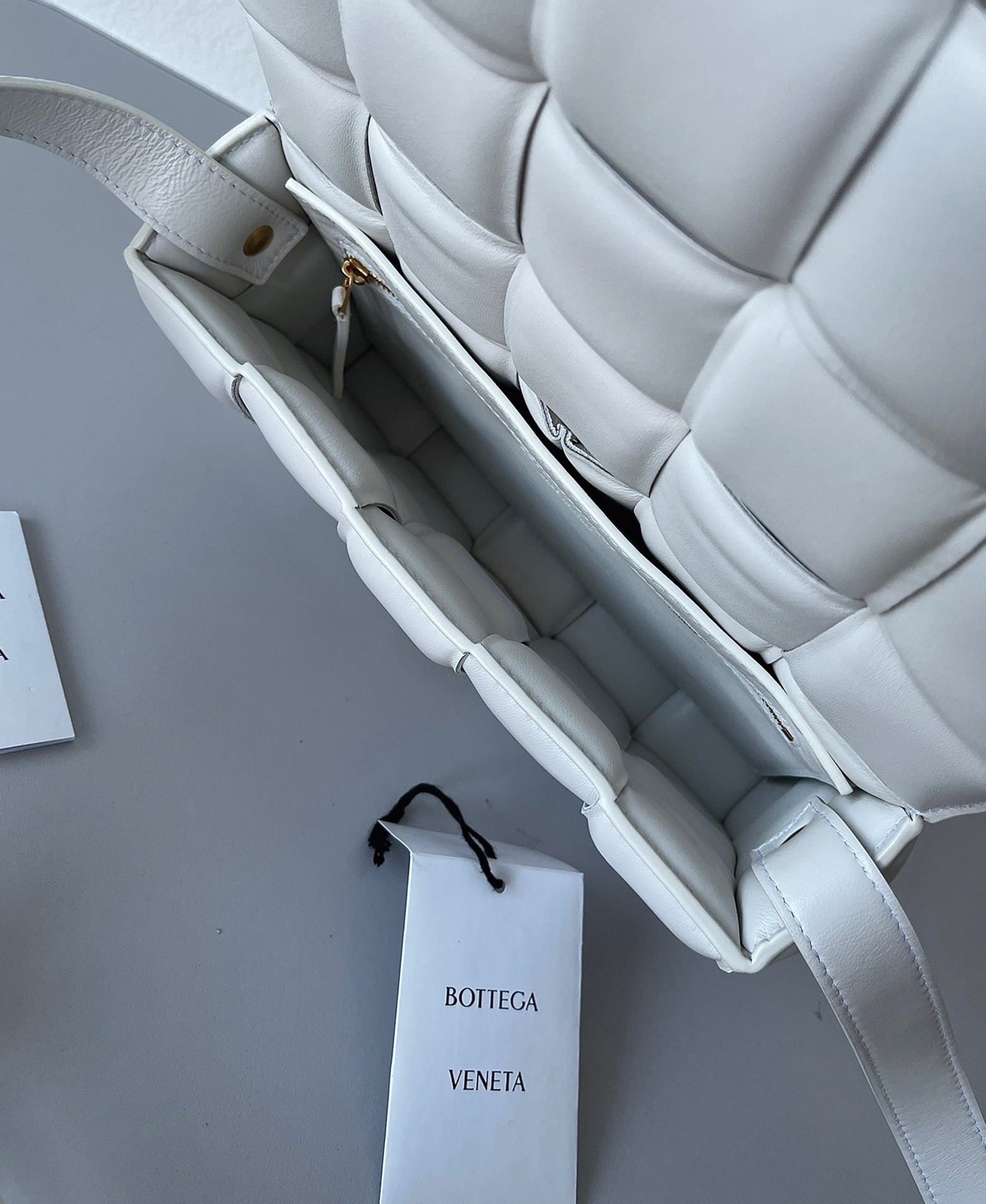 Top Quality Replica B0tt*ga Ven*ta Padded Cassette Bag In White