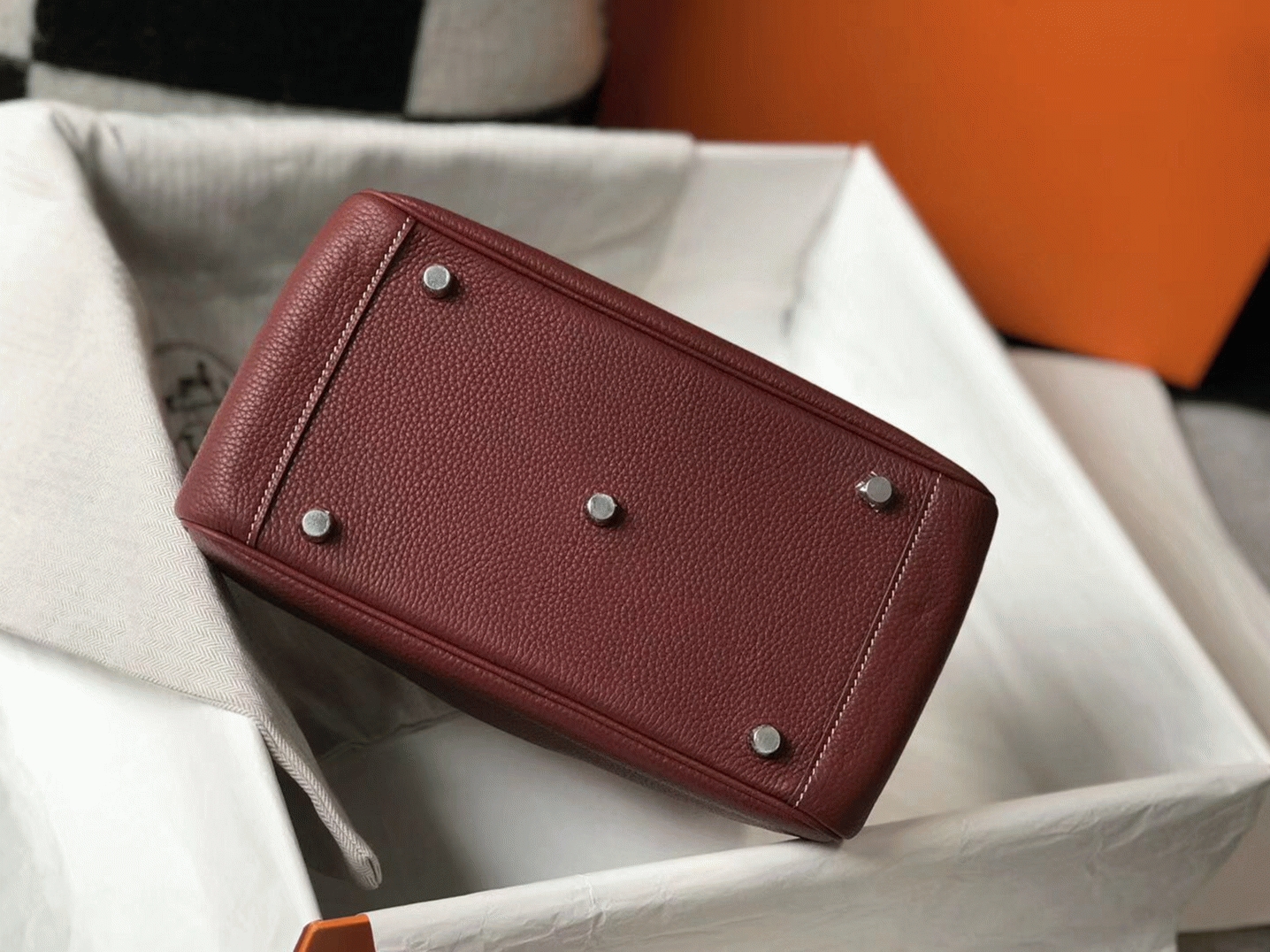 Knockoff H**me5 Lindy 26cm handbag in bordeaux