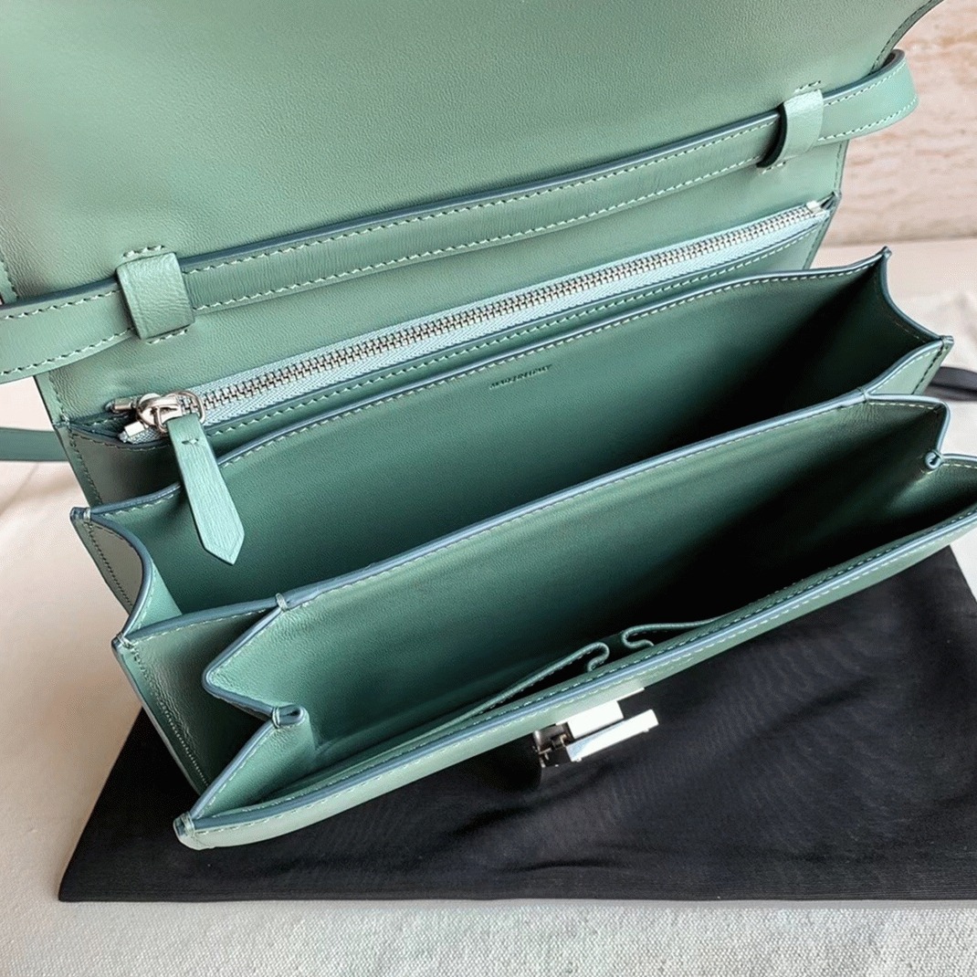 Top Quality Replica Ce1i*e Classic Box Medium Bag In Celadon