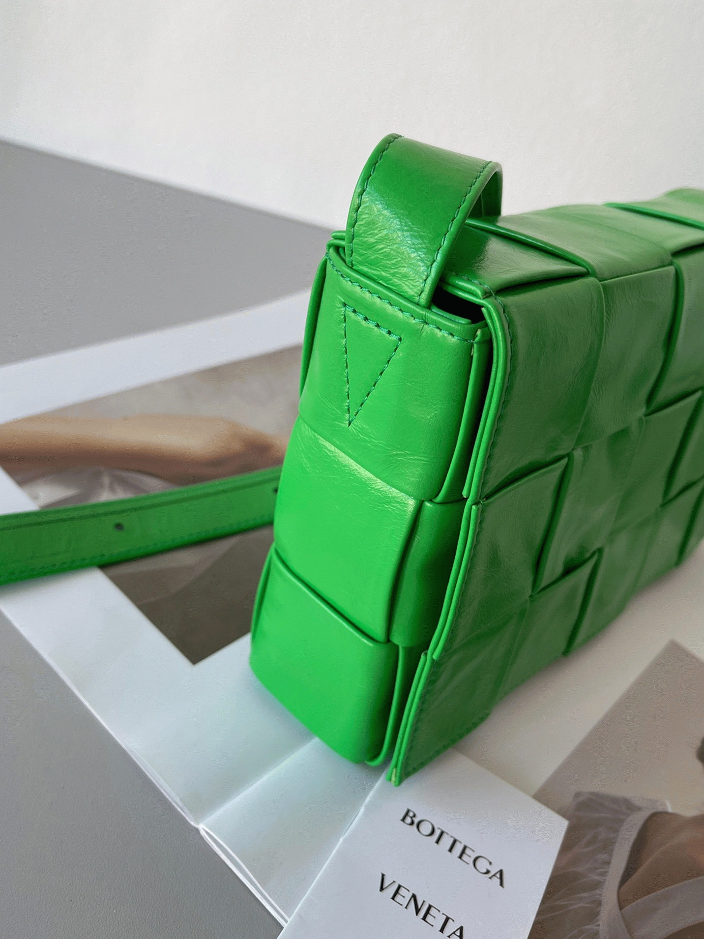Top Quality Fake B0tt*ga Ven*ta Cassette Bag In Parakeet