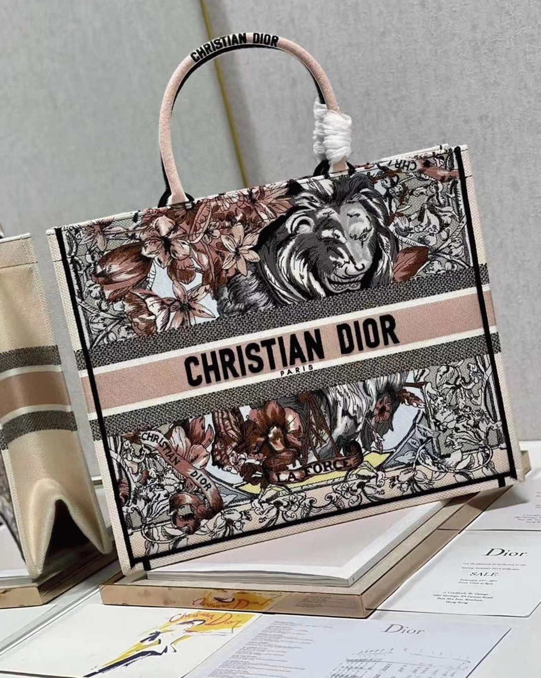 D10r Large Book Tote Bag Faux in Multicolor La Force Embroidery
