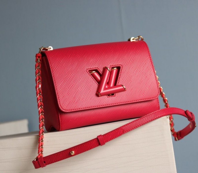 L0vis Vvtt0n Epi Leather Twist MM Bag In Red