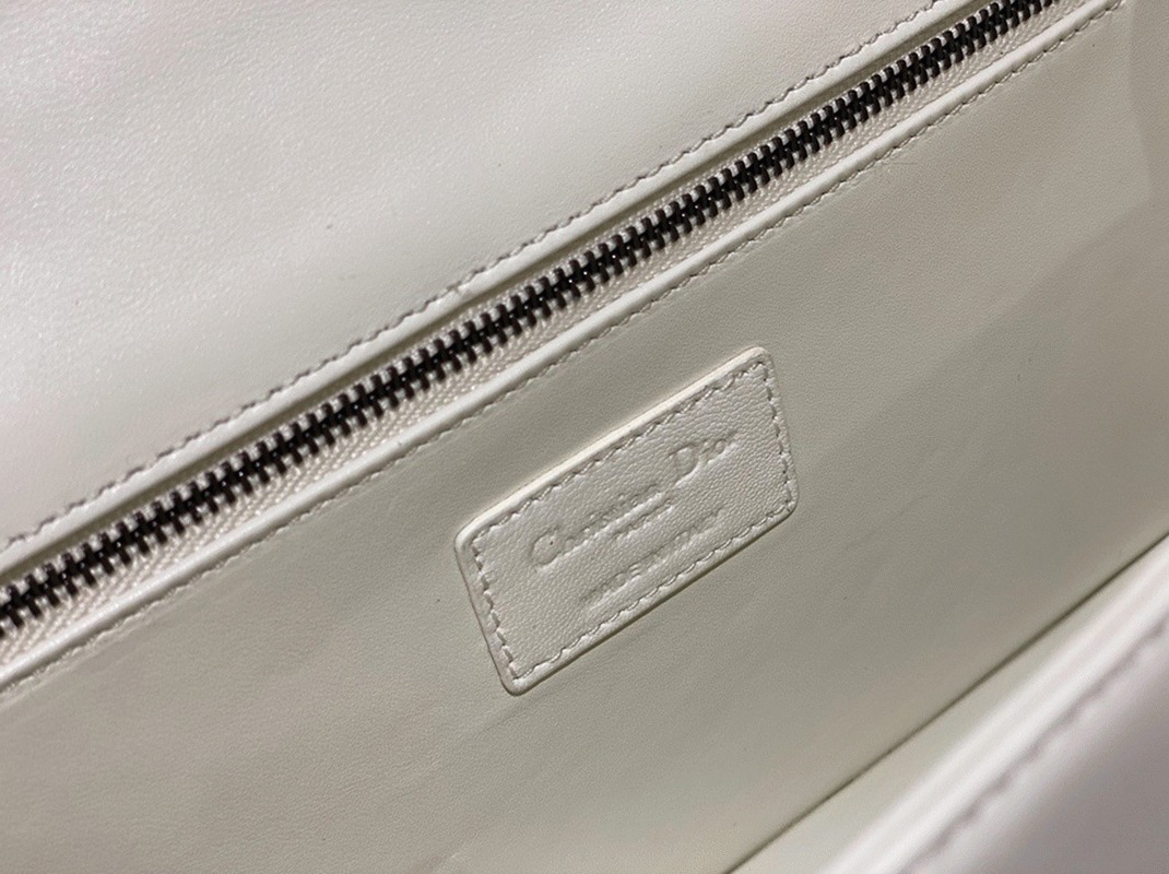D10r 30 Montaigne Chain Bag with Handle Replica in White Lambskin