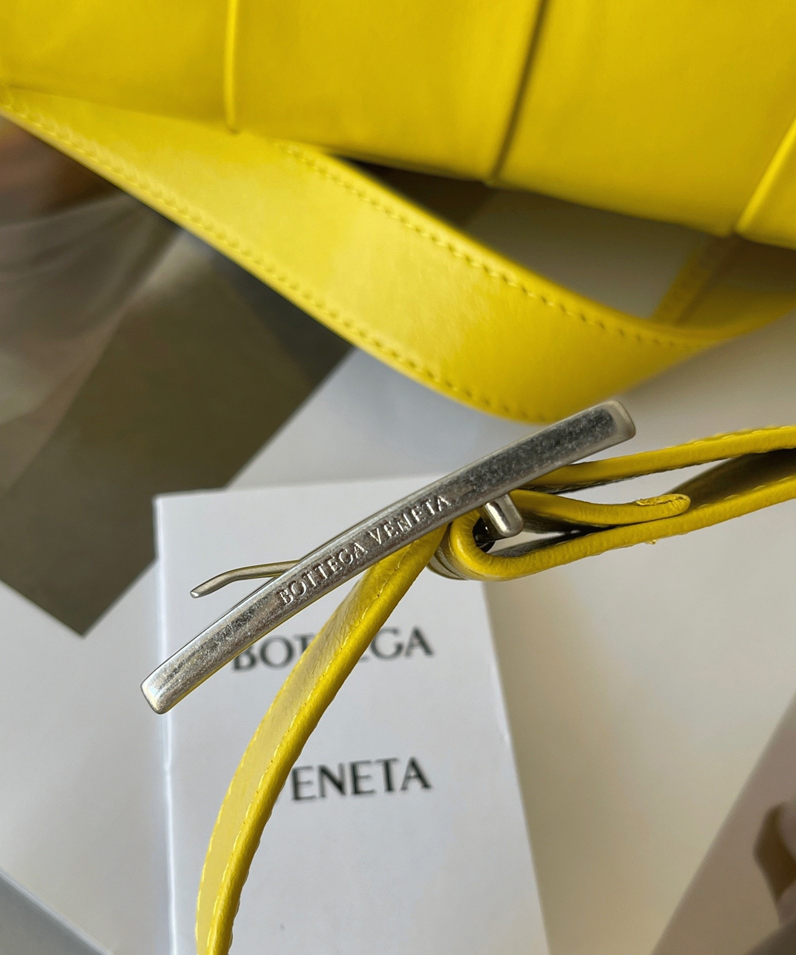 Top Quality Fake B0tt*ga Ven*ta Cassette Bag In Yellow