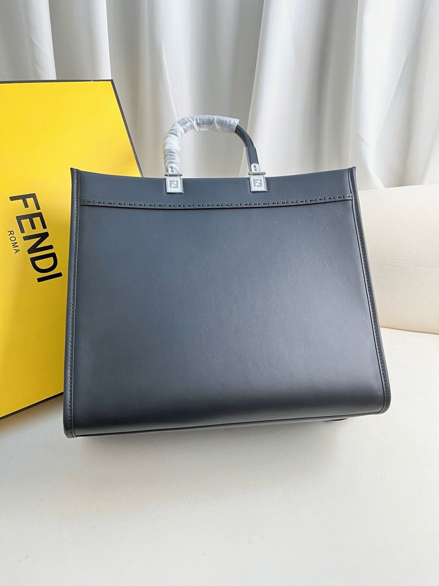 Top Quality Knockoff F**di Sunshine Medium Tote Bag In Noir Calfskin
