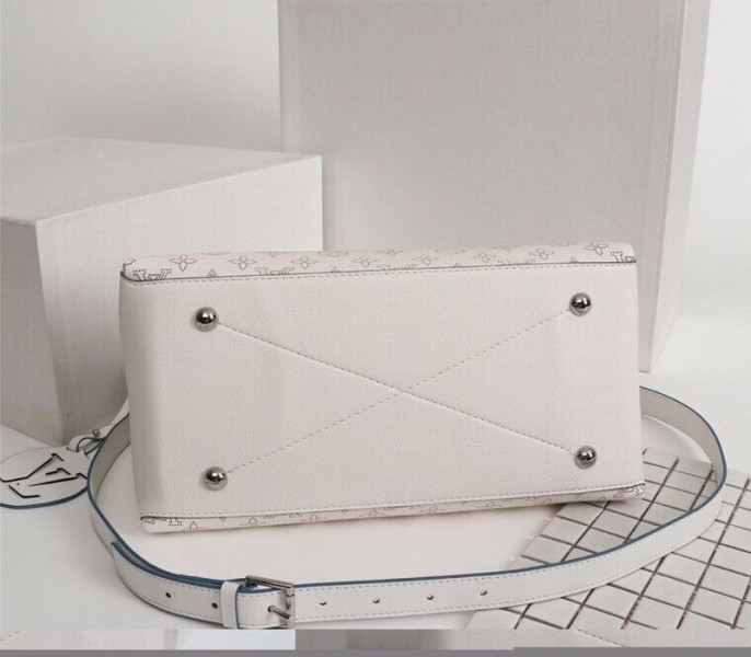 LV Mahina Beaubourg MM Hobo In Off White