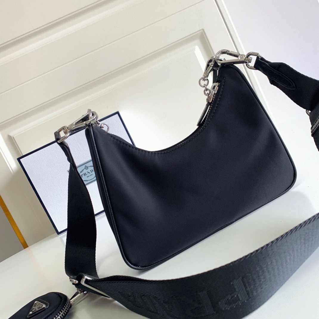 Pra*a Re-Edition Shoulder Bag Fake in Black
