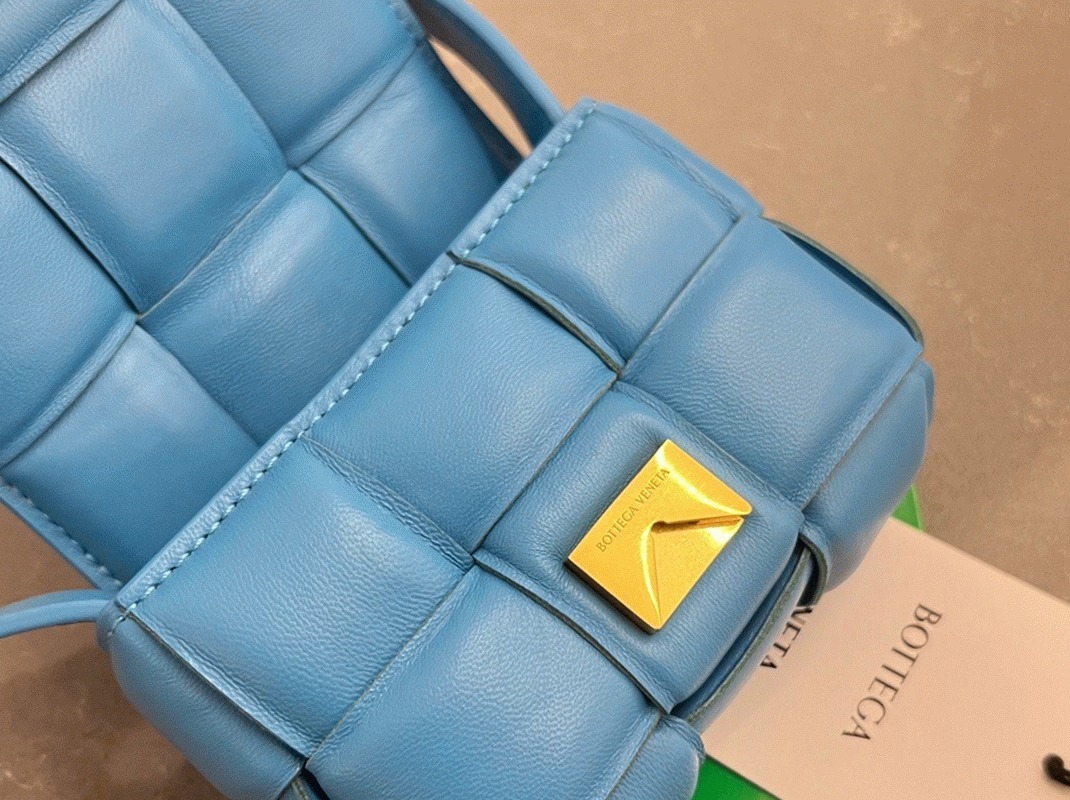 Top Quality Fake B0tt*ga Ven*ta Candy Padded Cassette Bag In Pool
