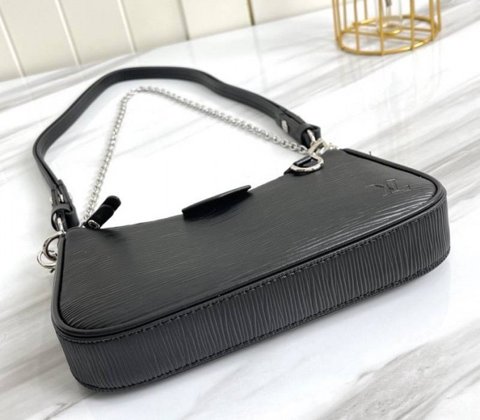 L0vis Vvtt0n Epi Leather Easy Pouch On Strap In Black