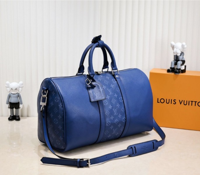 L0vis Vvtt0n Taiga Leather Keepall Bandouliere 50 Travel Bag In Navy Blue