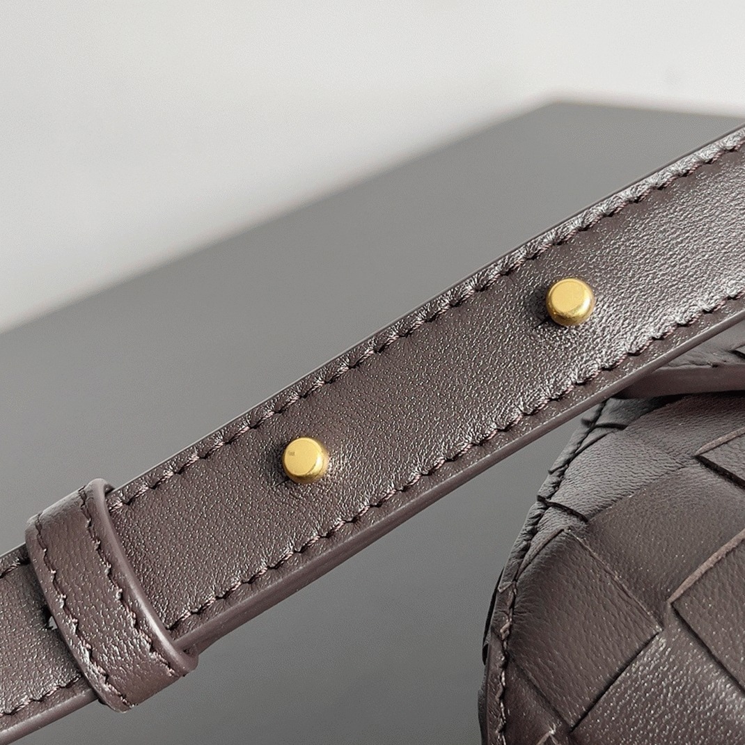 Fake B0tt*ga Ven*ta Mini Andiamo Cross-Body Bag Fondant