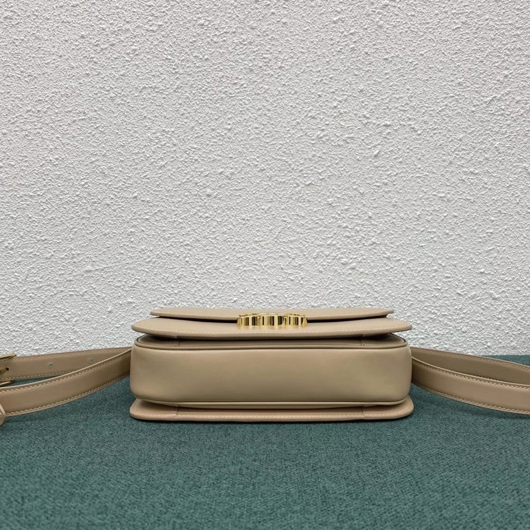 Top Quality Imitation Ce1i*e Triomphe Medium Bag In Nude