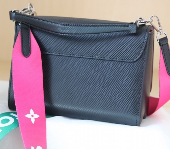 L0vis Vvtt0n Epi Leather Twist MM Handbag In Black With Gradient Strap