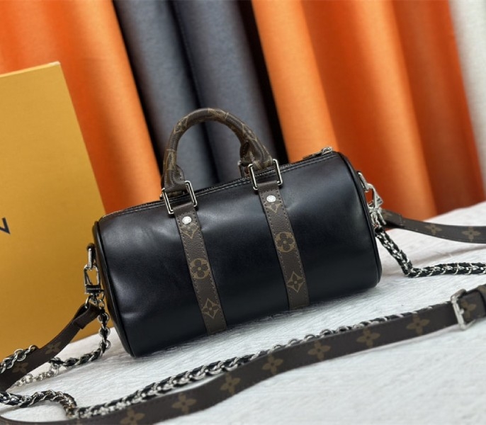 L0vis Vvtt0n Vibe Keepall Bandouliere 25 In Black And Monogram Canvas